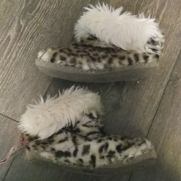 Slippers - Picture 3 of 6